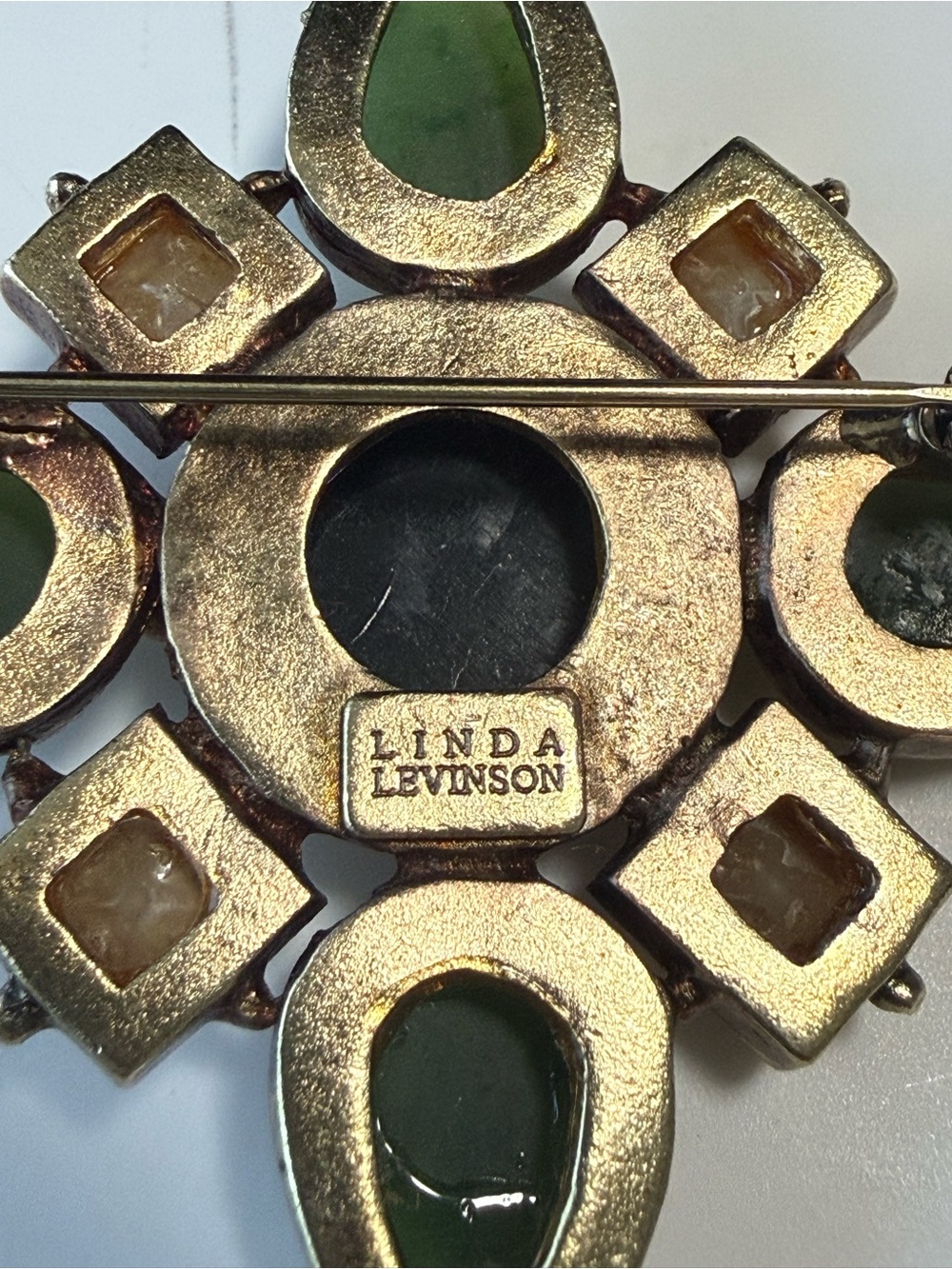 Linda levinson vintage cameo brooch Green cabachon faux Pearl gold statement pin - Picture 6 of 6
